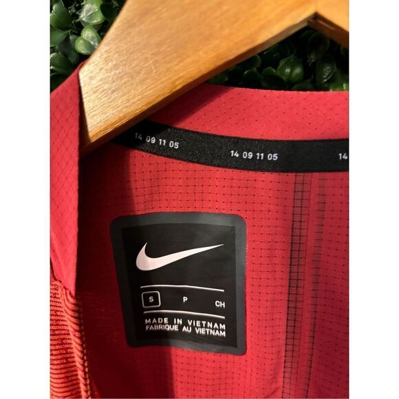 Nike Men's TECH PACK TOP HYBRID RUNNING SHIRT Red Dri-Fit Small - Picture 4 of 6